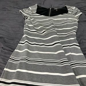 Express dress square neckline size extra small comes right to the knee